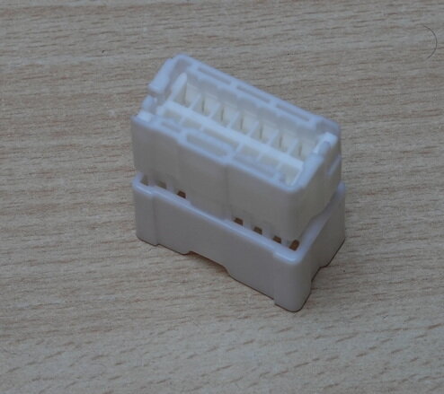 Nissan PK411-12017 00 connector 12P vrouwelijk