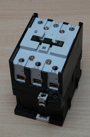 Kl&ouml;ckner-Moeller-DIL2M-magneetschakelaar-220V-3P-DIL-2M