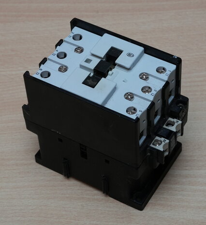 Kl&ouml;ckner-Moeller DIL2M magneetschakelaar 220V 240V 50/60 Hz 3P 90A, DIL 2M