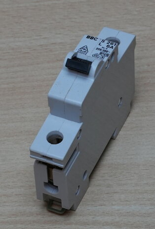BBC-S261L-installatieautomaat-6A