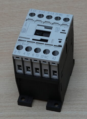 Moeller-DILM9-01-magneetschakelaar-24V