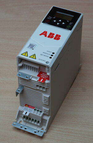 ABB 3AXD50000031863 frequentieomvormer ACS380-042C-03A3-4, 0.75 kW, 400-480 VAC