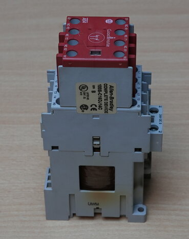 Allen Bradley 100S-C16DJ14C contactor 24V DC 3P 1NO+3NC