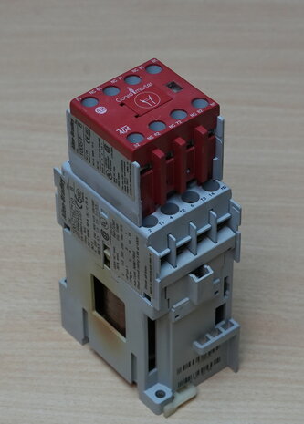 Allen-Bradley-100S-C16DJ14C-magneetschakelaar-24V-DC