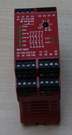 Allen Bradley MSR138DP veiligheidsrelais 24V AC/DC 440R-M23147