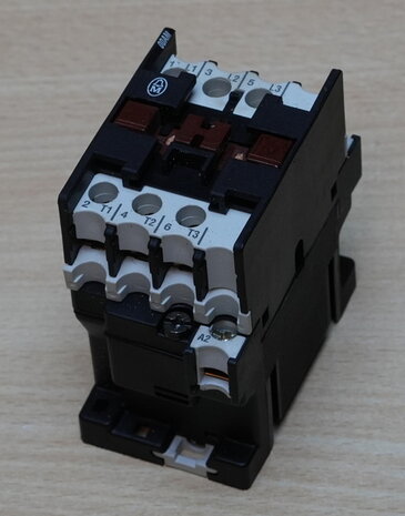 Moeller-DIL00AM-magneetschakelaar-24V-3P