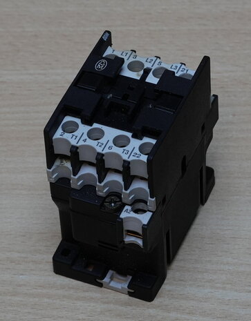 Kl&ouml;ckner-Moeller-DIL00M-01-magneetschakelaar-24V-3P-1NC