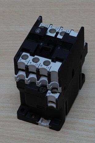 Moeller-DIL00M-magneetschakelaar-24V-3P