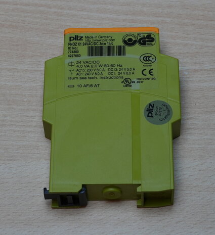 Pilz PNOZ X1 24VAC/DC 3n/o 1n/c Sicherheitsrelais 3NO + 1NC 774300