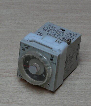 Omron-H3CR-A-tijdrelais-24V-DC-AC-11p