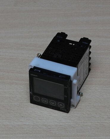 Omron-E5CN-R2MT-500-temperatuur-regelaar-240V-AC