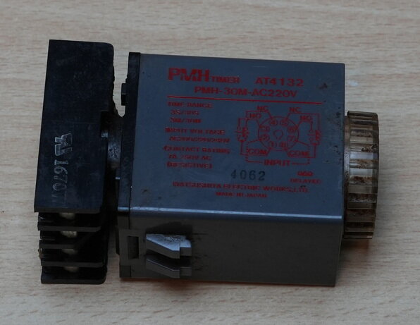 Matsushita PMH-30M-AC220V time relay AT4132 incl. relay base