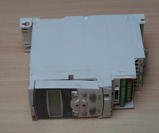 ABB ACS355-03E-04A1-4 Omvormer Aandrijving 1.5 kW, 3 fase, 4,1A