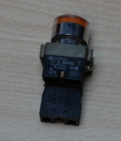 Telemecanique ZB2BW06 verlichte drukknop oranje 1 NO