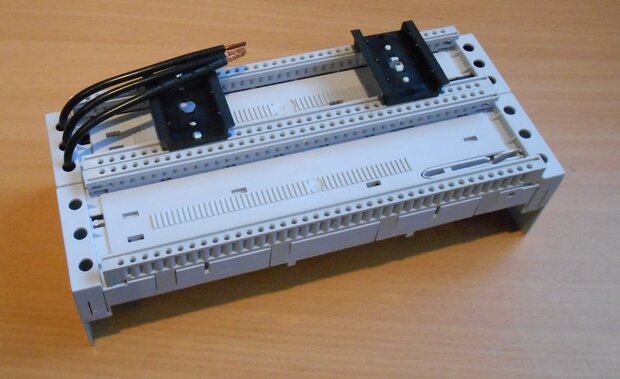 Rittal SV 9320.400 adapter 25A 99 mm AWG 12, 2 TS, Abg. Above (E-Cu 5mm)