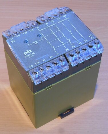 Pilz PNOZ 4 24VDC 3S1S10 474995 relais Veiligheidsrelais (gebruikt)