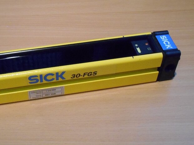 Sick FGSS900-21 Light Curtain Sensor 1012608 900mm 24V +/-20%