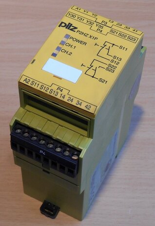 PILZ P2HZ X1P 24VDC 3n / o 1n / c 2 SO relay safety relays two-hand control 777 340