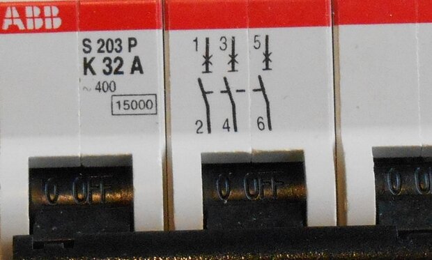 ABB S 203P - K32 Installatieautomaat 32A 25kA 3P K kar 2CDS283001R0537