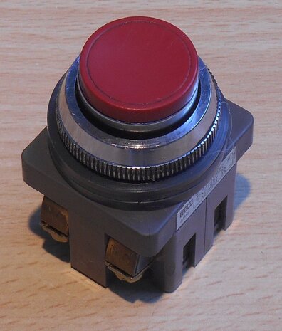 Izumi 41-10650 push button AC125V 5A 300V 3A red