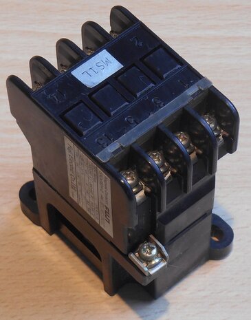 Fuji SRCa3631-0 magneetschakelaar 4a 110-120V relay