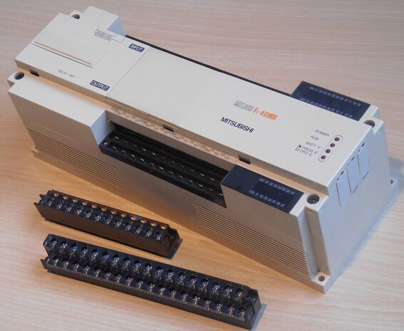 Mitsubishi melsec F1-40MR PLC with a supply voltage AC 100/110V and 200/220V