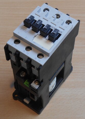 Siemens 3TF32 00-0BB4 Contactor 30A 24V DC 3P