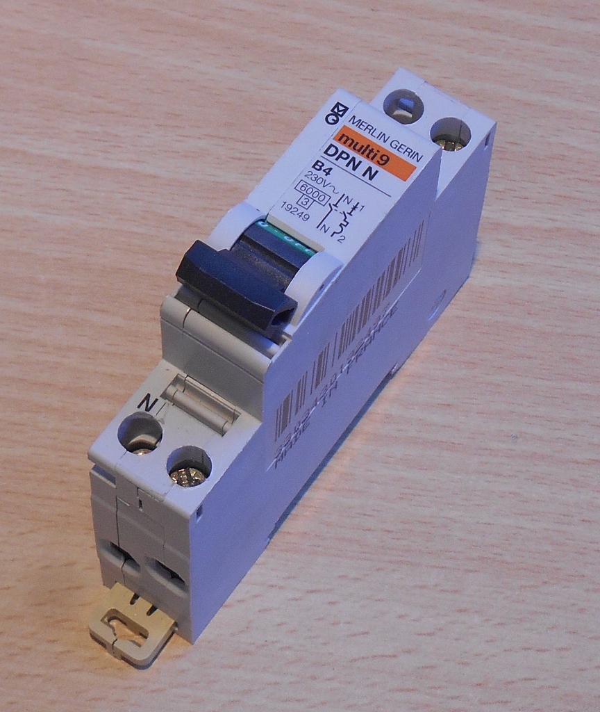 Bouwen op gemakkelijk achterlijk persoon Merlin Gerin DPN N B4 Installatieautomaat 1P+N 4A 19249 - BTmarkt Bouwen op gemakkelijk achterlijk persoon Merlin Gerin DPN N B4 Installatieautomaat 1P+N 4A 19249 - BTmarkt